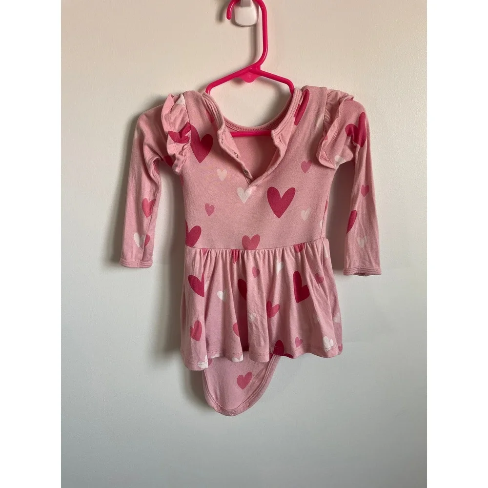 Kyte Baby Crepe Hearts Bamboo Long Sleeve Bodysuit Twirl 6-12 Months